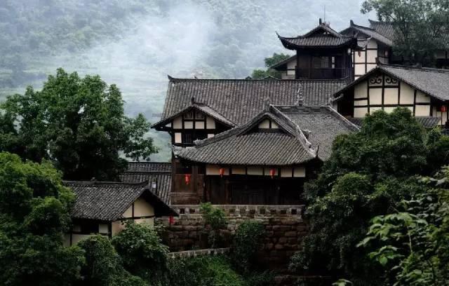 男生喜欢你但是不给你发信息为什么？